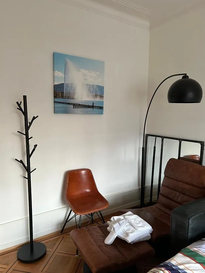 Double Bedroom & Kitchen - Perle Du Lac, Geneva Switzerland