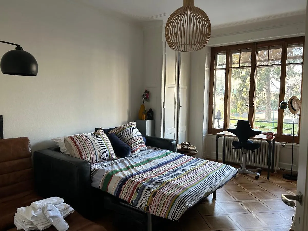 Double Bedroom & Kitchen - Perle Du Lac, Geneva
