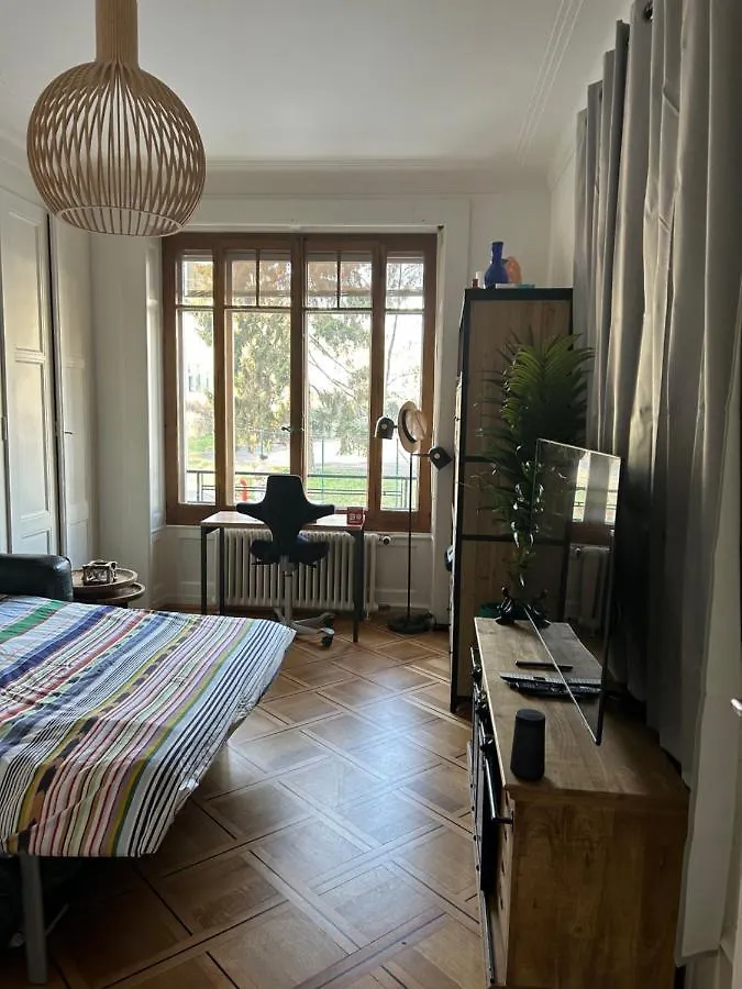 Homestay Double Bedroom & Kitchen - Perle Du Lac, Geneva Switzerland