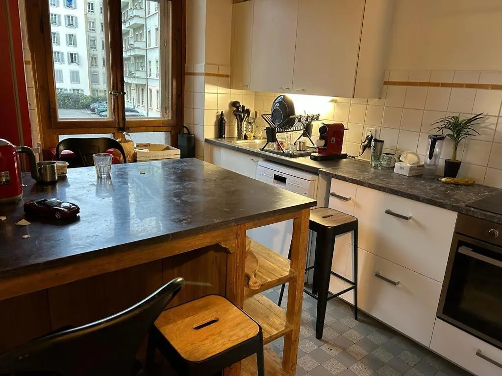 홈스테이 Double Bedroom & Kitchen - Perle Du Lac, 제네바